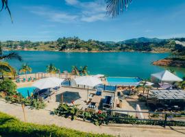 Viajero Guatap&eacute; Hostel & Lake Club，位于瓜塔佩的海滩酒店