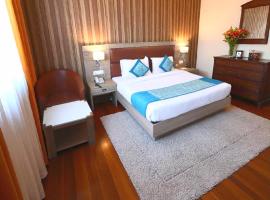 HOTEL CORPORATE PLAZA Near TERMINAL 3 Delhi AIRPORT WITH- FREE Airport PICKUP，位于新德里的豪华酒店