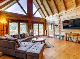 Panoramic Mountain Views and Decks Franklin Cabin!