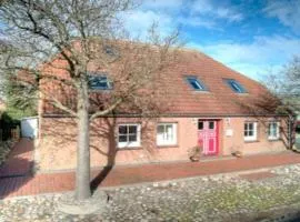 Elegantes Ferienhaus mit Garten auf Fehmarn
