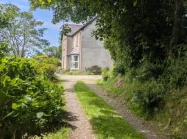 The Manse featuring the Daisy Camrose