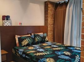 LDN CRIB 7D - Two Palm Tree Condo，位于马尼拉马尼拉国际机场 - MNL附近的酒店