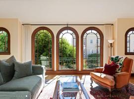 Lovely Noe Valley Condo W Light, View & Parking!，位于旧金山的酒店