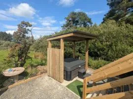 The Truck With Private Hot Tub - Forest View