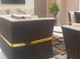 Ehi Grand Hotel，位于Alimosho的酒店