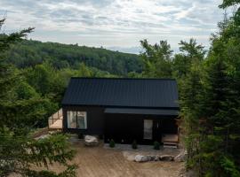 Chalet L'Estuaire, River View, Spa，位于Saint-Joseph-de-la-Rive的酒店