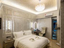 Regis by Ritz, Imago Mall Loft B，位于哥打京那巴鲁哥打京那巴鲁机场 - BKI附近的酒店