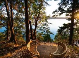 Magical Beachfront, Hot Tub, Private, Spacious