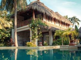 Villa Gato Surf Houses grande 4-6 personas, Starlink, AC, alberca, 50 m del spot La Saladita，位于La Salada的酒店