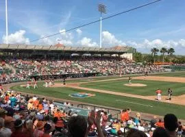 Private Stay Near Ed Smith Stadium-Great Location Rm4 Shared home