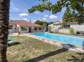 Pet Friendly Home In Clavette With Private Swimming Pool, Can Be Inside Or Outside，位于Clavette的酒店