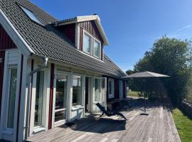 Bullerbyn, meets modern luxury，位于Mörrum的酒店