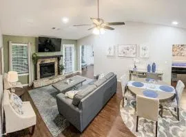 12 Guest! King Bed Near ATL Gameroom Yard with Deck