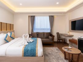 Hotel Rajnandani Palace - Walkable Distance from Ram Mandir Ayodhya，位于Ayodhya的酒店