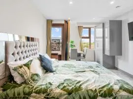 Modern Studio with Balcony Godino Hotel Ilford