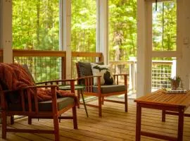 Lake Effect Lodge 3 Minutes From Laketown Beach!