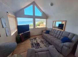 Oceanfront Cabin 3 W Jacuzzi & Impressive Views