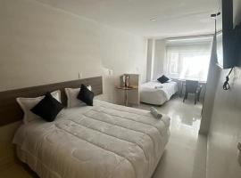 A Bogota On Holidays by Open - HOTEL CAS-EMBAJADA AMERICANA，位于埃尔多拉多国际机场 - BOG附近的酒店