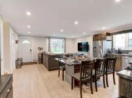 3 Bedroom Modern Getaway with Hot Tub and Pet Friendly