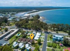 Aquamarine - modern & bright Huskisson townhouse