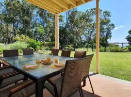 Pelican Beach House - 50m from inlet & playground