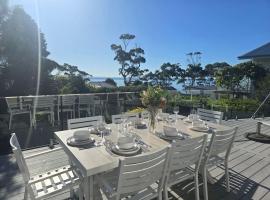 Fairwater - luxury 5 BR home with ocean views，位于莫里莫科的酒店