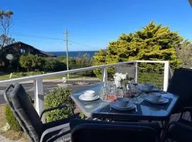 Scotts Ocean View - 6BR beachside Mollymook home