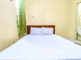 Homestay Cemara Bekasi Mitra RedDoorz，位于Bulanbulan的酒店