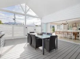 Claremont - Timeless Foreshore Retreat by the Wharf
