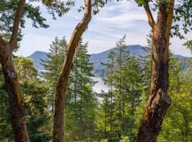 Beautiful WaterViews, Pet-Friendly, Close to Town