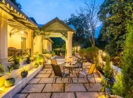 StayVista at The Emily Chalet 7 BR House in Nainital with Bonfire, BBQ