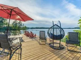 Lakefront Escape Hot Tub & Sauna Retreat