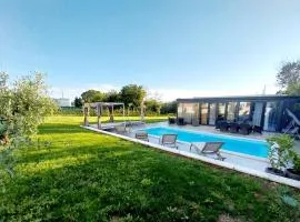 Hacienda MATEA an oasis of romance near the beaches, surrounded by olive trees, pool, jacuzzi and playground, Pula - Istria