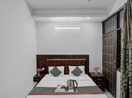 Signature Hotel Noida-62