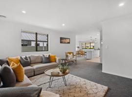 Alpha'N'est - Cromwell Holiday Home，位于克伦威尔的酒店