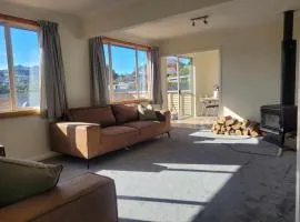 Sunny 3 bedroom house, huge deck and new bathroom