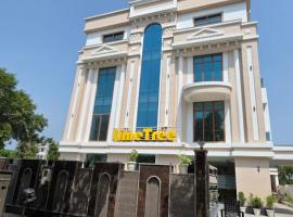 Lime Tree Hotel Near Indian Expo Mart Greater Noida，位于大诺伊达的酒店