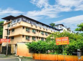 Hotel The Star，位于潘韦尔的酒店