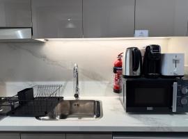 ASHRI HH Condo In Riviera Meydan，位于迪拜的酒店