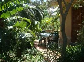 Stanza con bagno e cucina in comune in Villa Giardino Spiaggia
