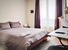 A spacious room in a strategic area