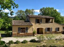 Les Chambres du Luberon & Table d'hôtes，位于洛里的酒店