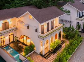 BellaVie 3-BHK Villa With Private Pool & TV Lounge Area in A Gated Complex，位于西奥利姆的乡村别墅