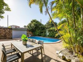 Ground Level Apartment with Pool，位于悉尼的酒店