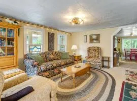 2 Mi to Hiking Trails Cozy Fayetteville Cottage!