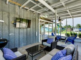 Walk to Pier and River Dtwn Steinhatchee Escape!，位于Steinhatchee的酒店