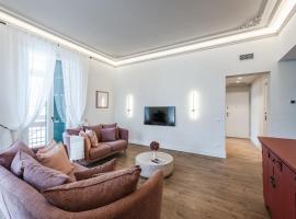 Luxury by the Sea - Central Design Apartment with AC，位于拉帕洛的酒店
