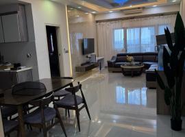 Lake-view condo retreat in Puchong，位于普崇的酒店