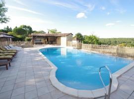 Les gîtes du Hameau du Jardin Fleuri，位于Bosset的酒店
