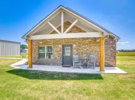1 Mi to Lake Texoma: Expansive Outdoorsy Escape!